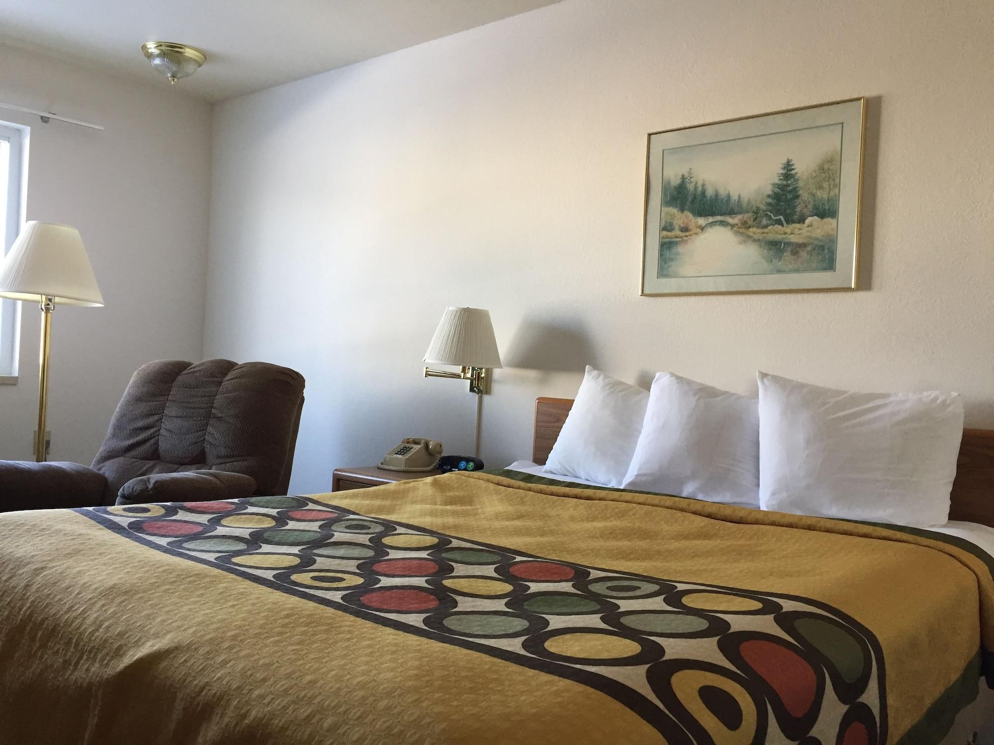 Super 8 By Wyndham אסקנבה מראה חיצוני תמונה