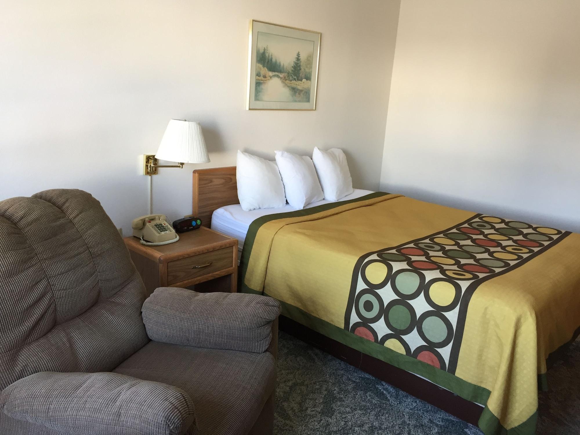 Super 8 By Wyndham אסקנבה מראה חיצוני תמונה