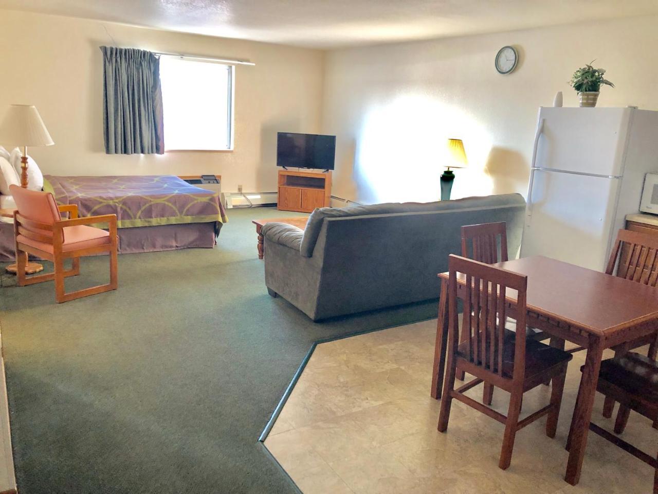Super 8 By Wyndham אסקנבה מראה חיצוני תמונה